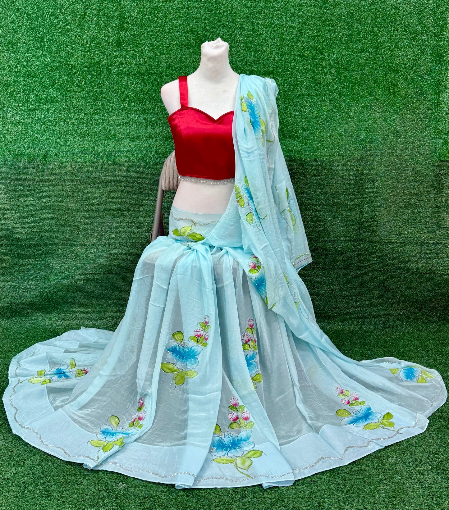 Graceful Chiffon Saree with Pot Design and Finished Fall