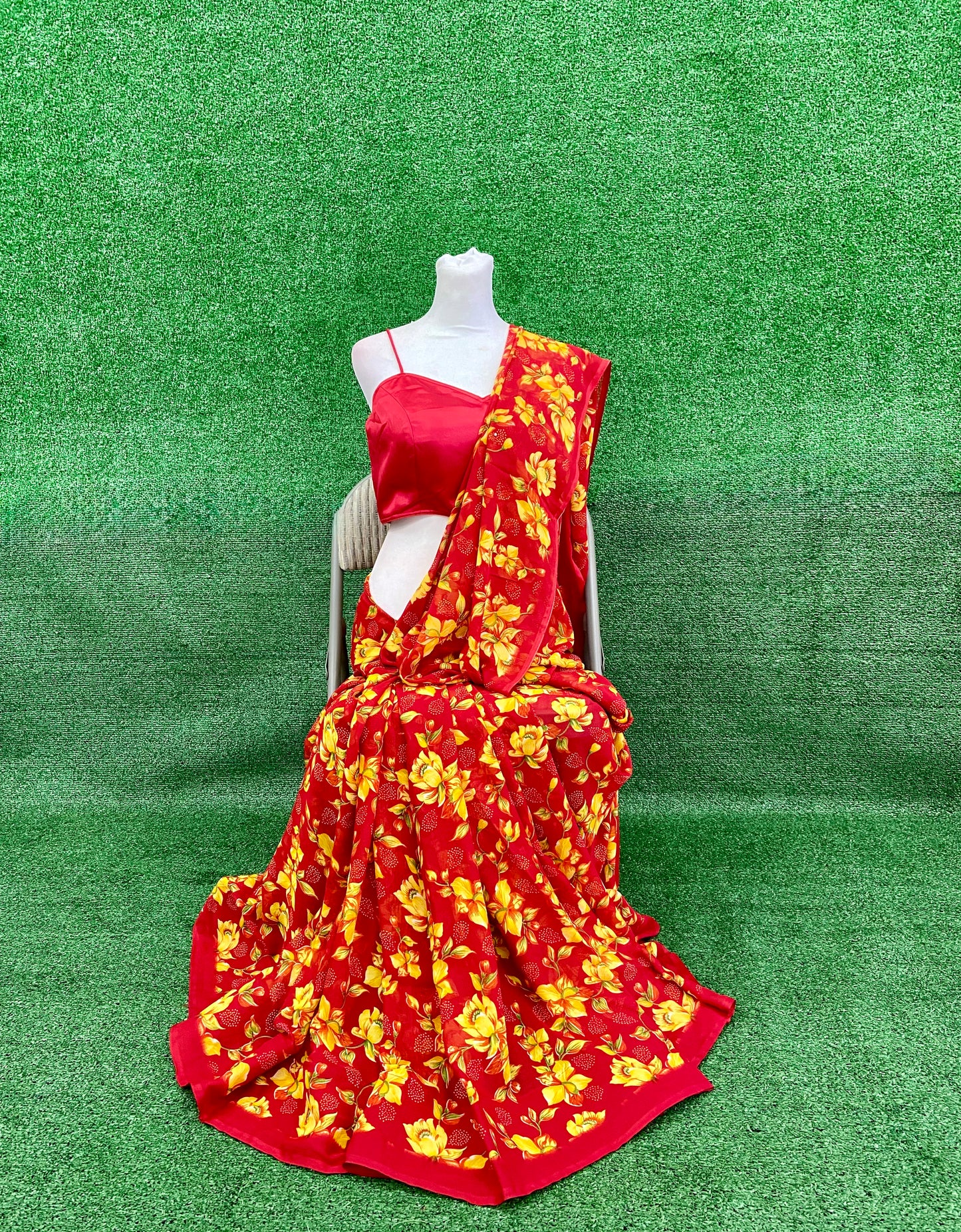 Floral Printed Soft Georgette Saree with Finished Fall and Pico